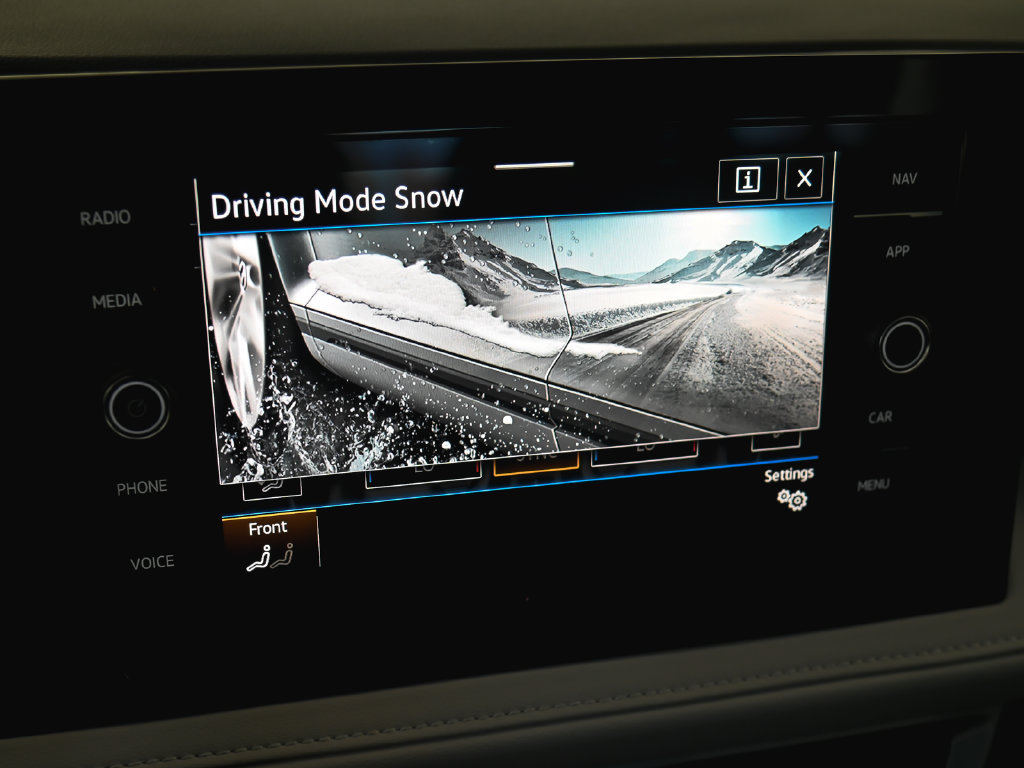 Used 2025 Volkswagen Taos SEL AWD/4WD image 29