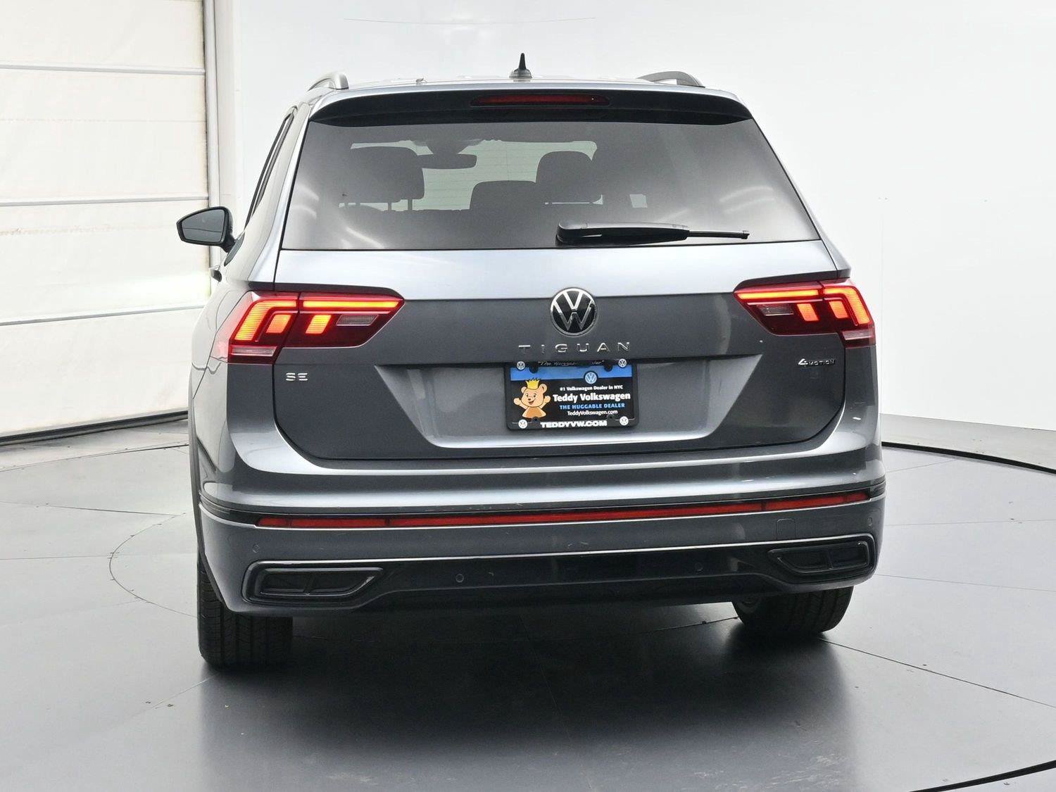 Certified 2023 Volkswagen Tiguan SE R-Line AWD/4WD image 24