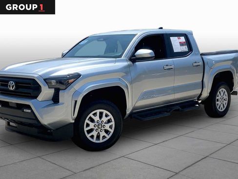 Used 2025 Toyota Tacoma SR5 AWD/4WD image 1