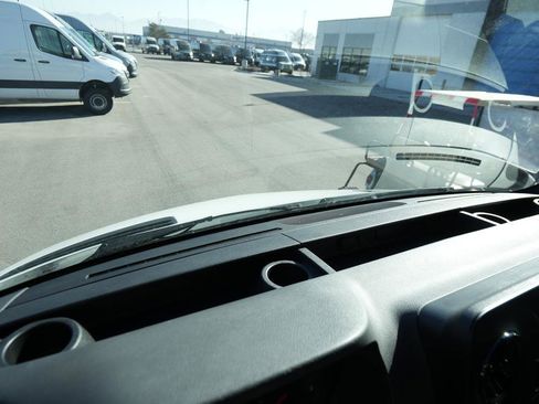 Used 2023 Mercedes-Benz Sprinter 2500 image 21