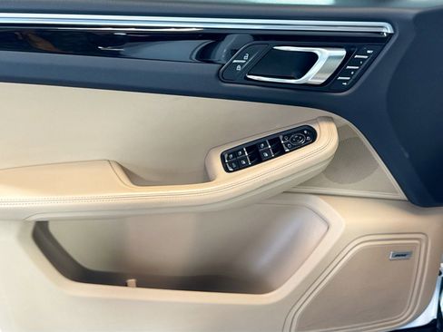 Used 2021 Porsche Macan S image 11