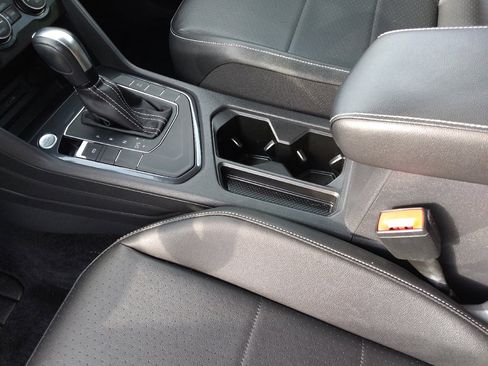 Used 2021 Volkswagen Tiguan SE w/ Panoramic Sunroof Package FWD image 26