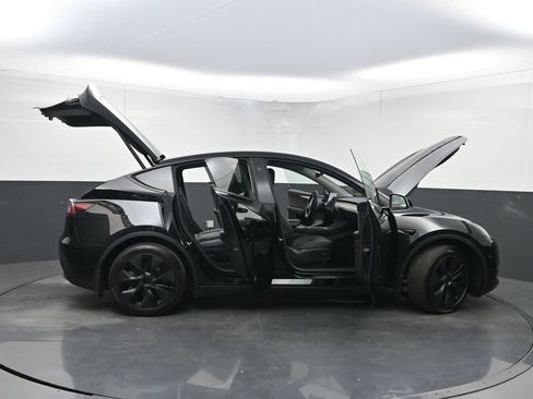 Used 2025 Tesla Model Y Long Range AWD/4WD image 32