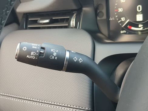 Certified 2025 Land Rover Discovery Sport Dynamic SE image 27