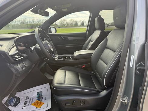 Used 2025 Buick Enclave Sport Touring AWD/4WD image 30