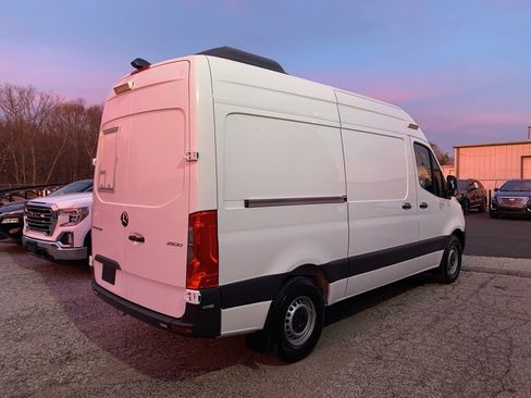 Used 2023 Mercedes-Benz Sprinter 2500 image 3