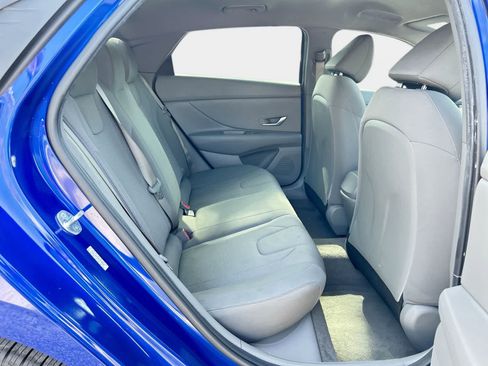 Used 2023 Hyundai Elantra SE FWD image 13