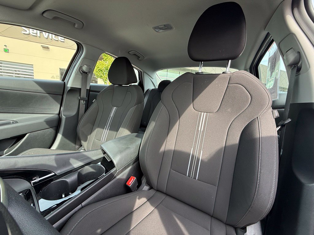 Certified 2025 Hyundai Elantra Hybrid FWD image 12