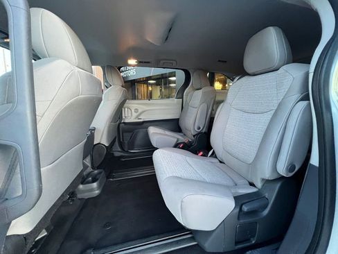 Used 2024 Toyota Sienna LE image 19