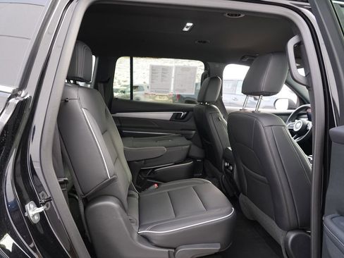 Used 2025 Buick Enclave Preferred image 27