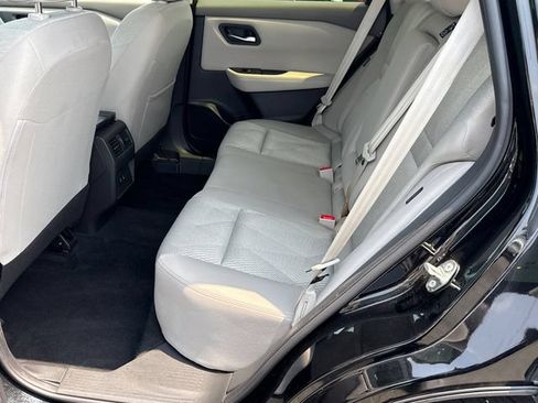 Used 2025 Nissan Rogue SV FWD image 21