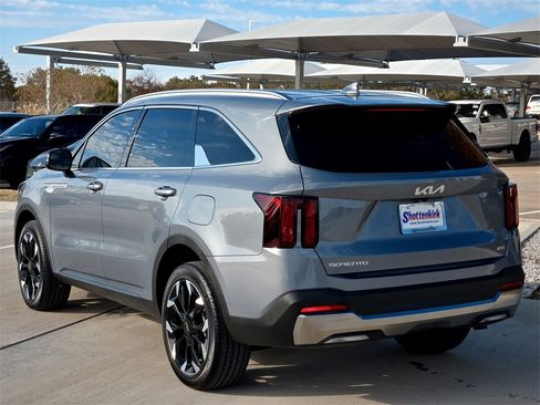 Used 2025 Kia Sorento EX image 5