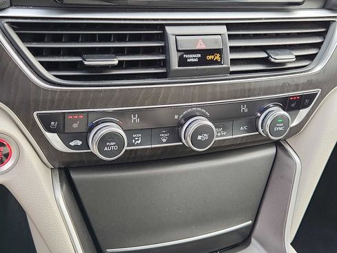 Certified 2018 Honda Accord Touring image 15
