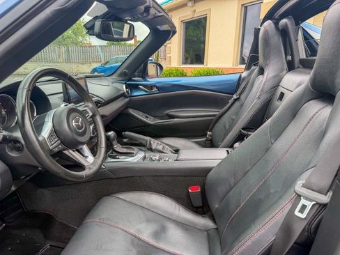 Used 2018 MAZDA MX-5 Miata RF Grand Touring RWD image 5