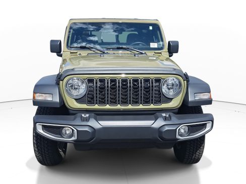 Used 2025 Jeep Gladiator Sport image 2
