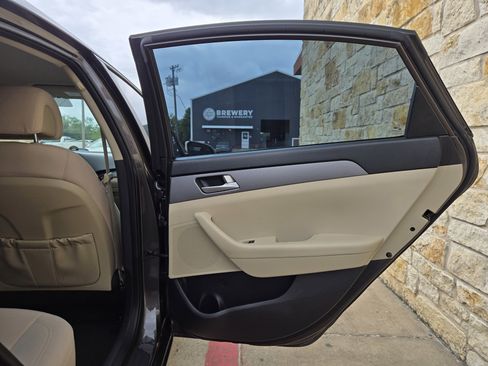 Used 2016 Hyundai Sonata SE image 10