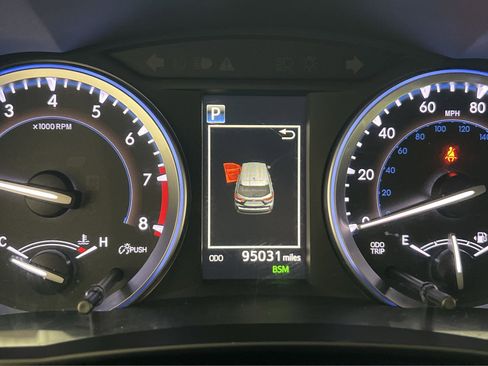 Used 2018 Toyota Highlander Limited image 17