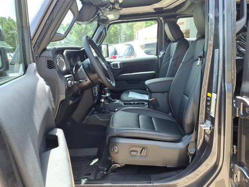 New 2026 Jeep Gladiator Sport AWD/4WD image 13