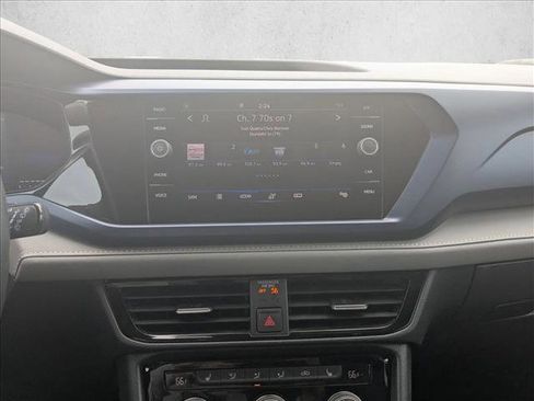 Used 2024 Volkswagen Taos SE image 12