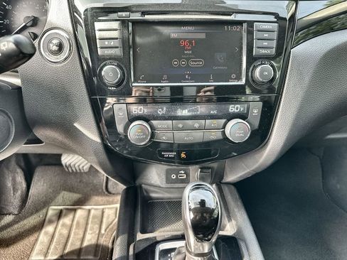 Used 2019 Nissan Rogue Sport SV image 34