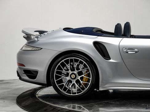 Used 2015 Porsche 911 Turbo S image 22