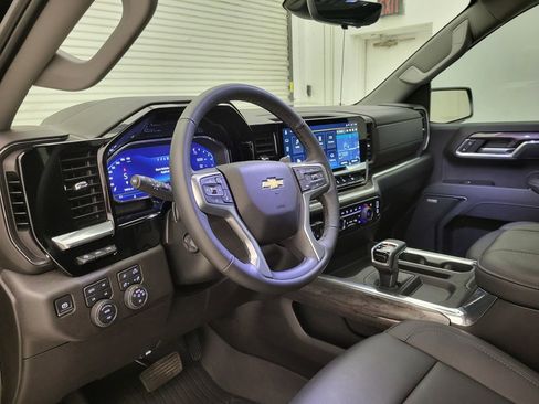 Used 2025 Chevrolet Silverado 1500 LTZ w/ LTZ Premium Package image 39