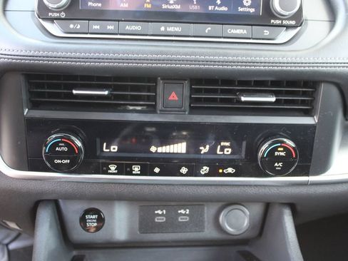 Used 2024 Nissan Rogue SV FWD image 17