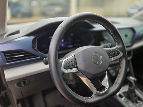 Used 2022 Volkswagen Taos SE FWD image 16