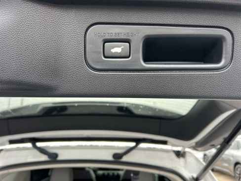 Used 2025 Honda Pilot Touring image 19