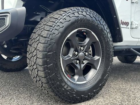 Used 2023 Jeep Gladiator Rubicon w/ Cold Weather Group AWD/4WD image 12