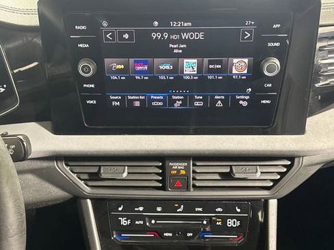 Used 2025 Volkswagen Jetta SE image 23