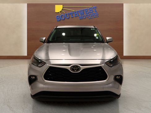 Used 2024 Toyota Highlander LE image 6