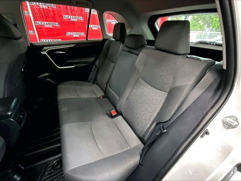Used 2022 Toyota RAV4 XLE AWD/4WD image 24