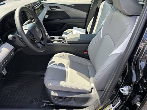 New 2026 Toyota Camry SE FWD image 13