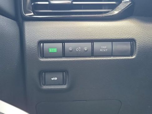 Certified 2025 Nissan Sentra SR FWD image 33
