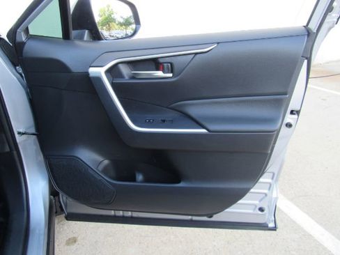 Used 2024 Toyota RAV4 SE w/ Weather & Moonroof Package image 21