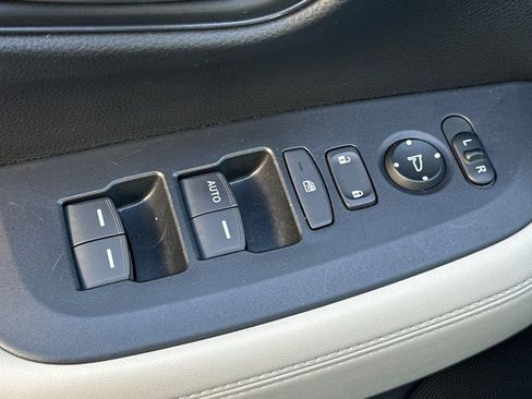 Certified 2024 Honda HR-V LX image 12