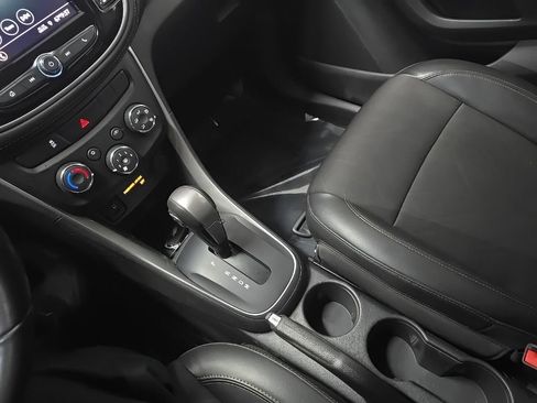 Used 2022 Chevrolet Trax LT w/ Driver Confidence Package image 26