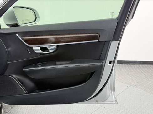 Used 2018 Volvo S90 T5 Momentum w/ Convenience Package FWD image 23