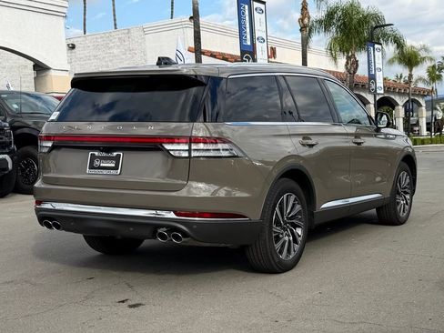 Used 2025 Lincoln Aviator AWD image 8