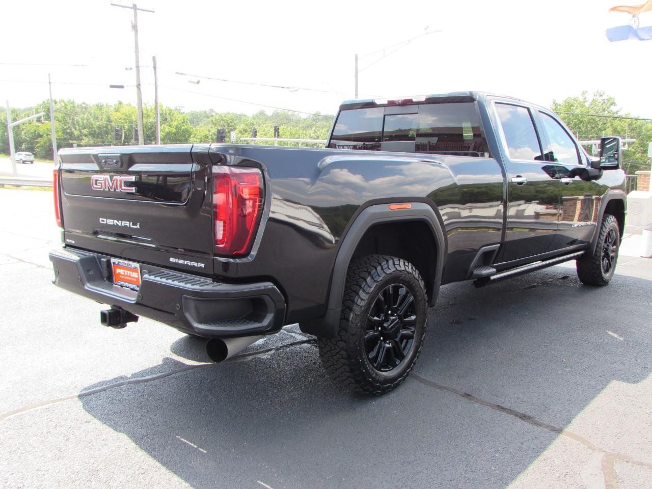Used 2023 GMC Sierra 3500 Denali w/ Denali Black Diamond Edition AWD/4WD image 7