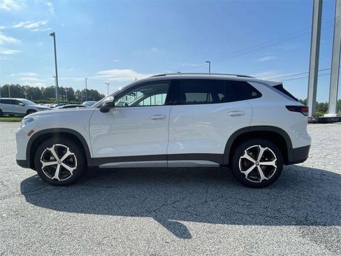 New 2025 Volkswagen Tiguan SE image 8