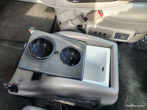 Used 2018 GMC Savana 2500 w/ Enhanced Convenience Package image 38