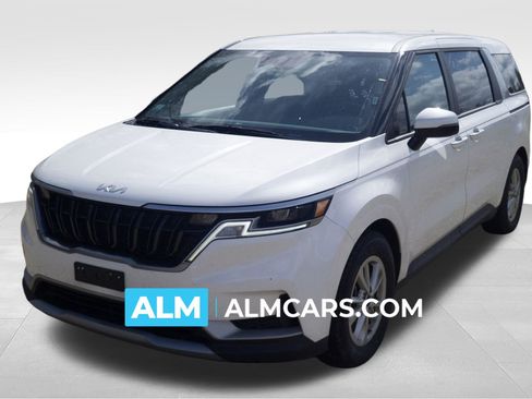 Used 2024 Kia Carnival LX image 1