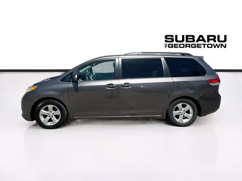 Used 2014 Toyota Sienna LE FWD image 4