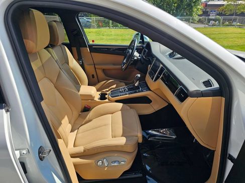 Used 2017 Porsche Macan AWD/4WD image 11