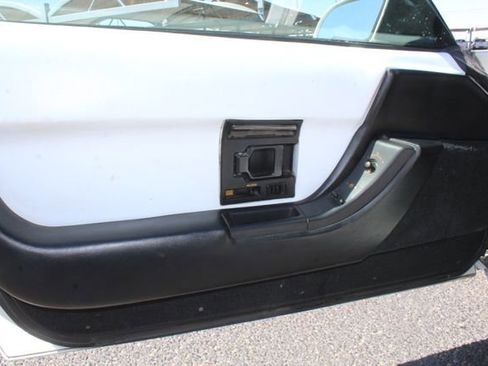 Used 1993 Chevrolet Corvette Convertible RWD image 18