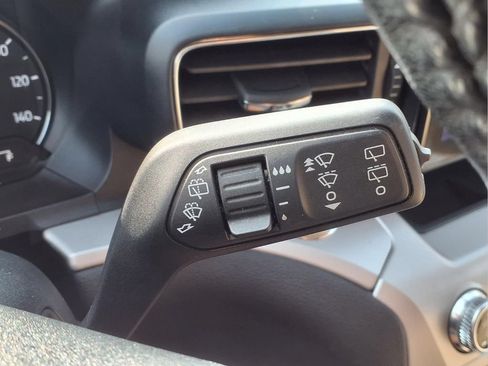 Used 2021 Ford Explorer XLT w/ Equipment Group 202A AWD/4WD image 17