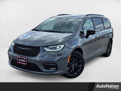 New 2025 Chrysler Pacifica Limited