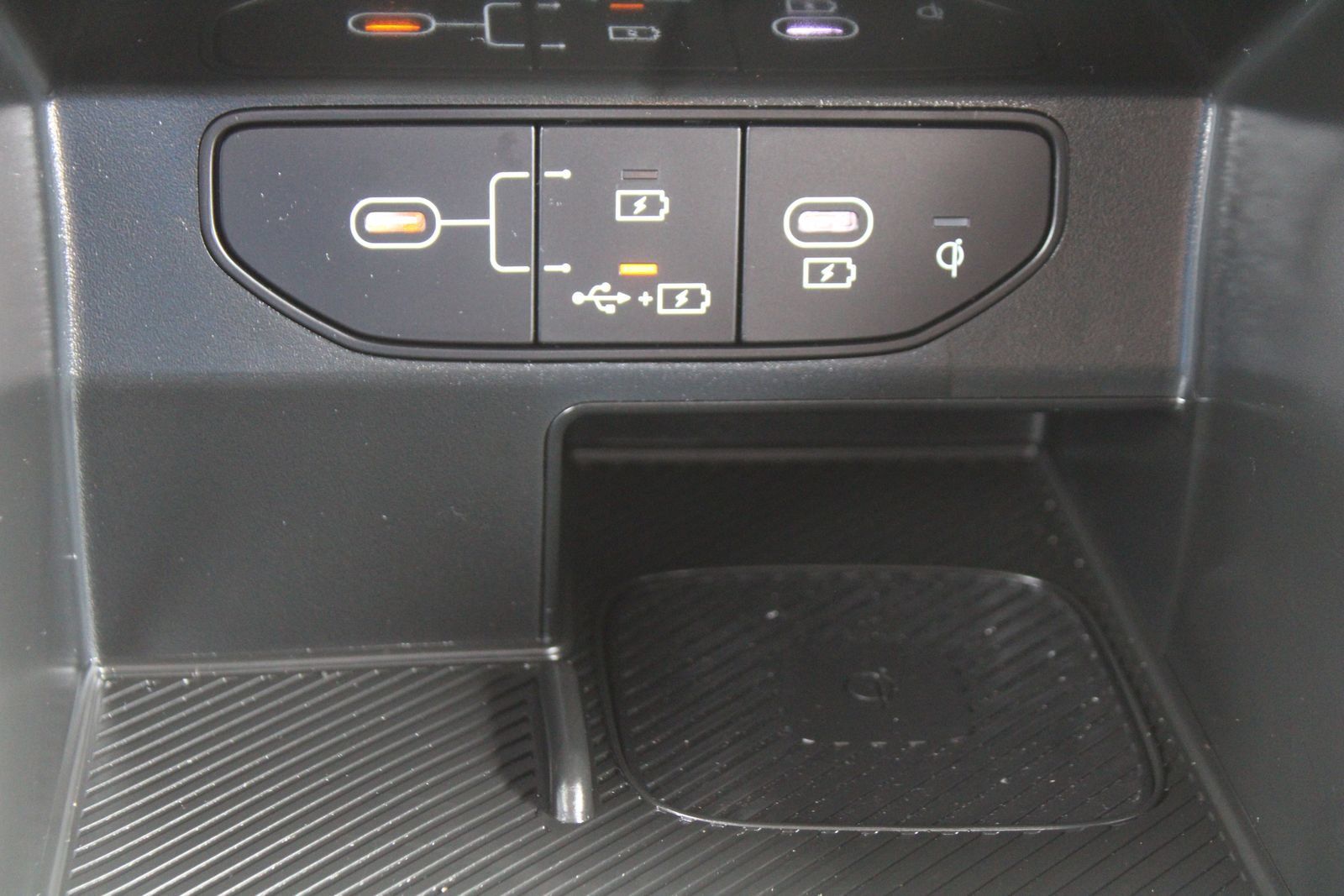 Certified 2025 Kia Sorento S FWD image 39